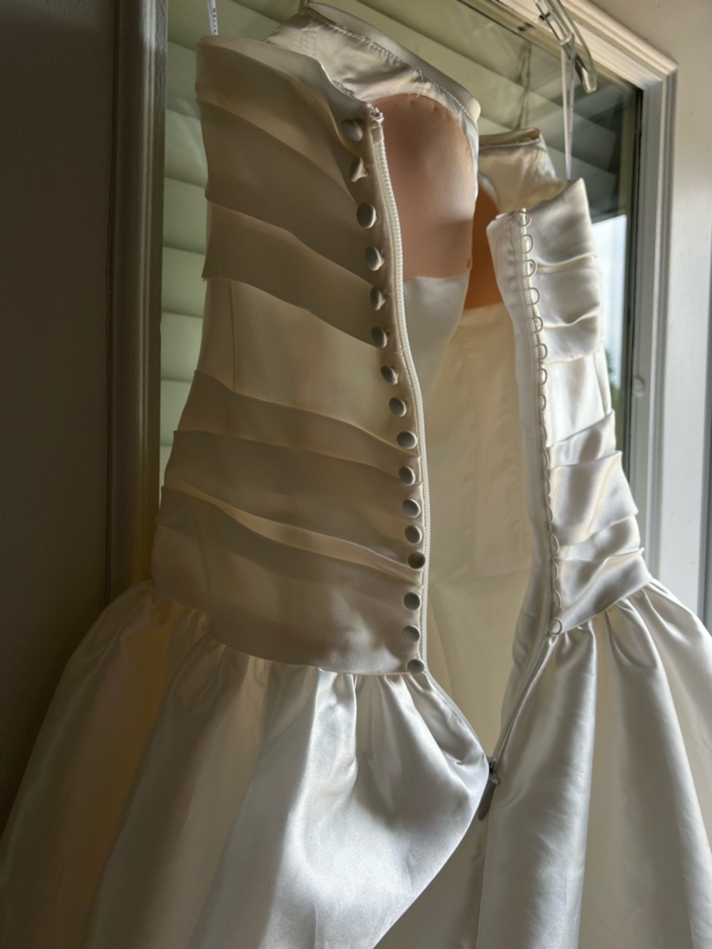 Watters Leighton Wedding Gown Size 6 - Picture 10 of 13